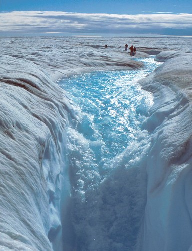 新的研究表明，格陵兰岛的冰盖正在以一种缓慢的速度趋于融化