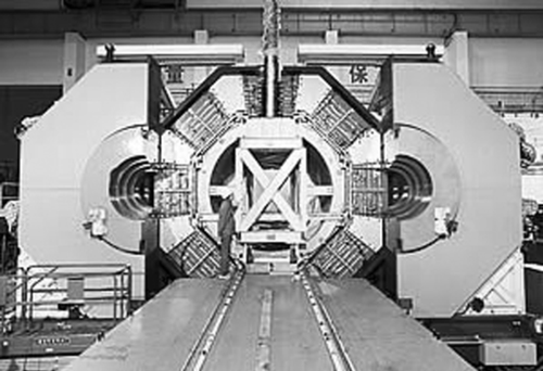 北京正负电子对撞机重大改造工程中的大型粒子探测器——北京谱仪III超导磁铁成功励磁到1万高斯,是我国最大的单体超导磁铁。