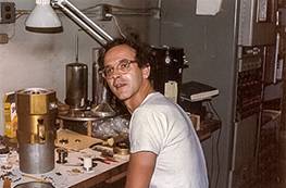Rainer Weiss in his lab in MIT’s Building 20 in the late 1970s
